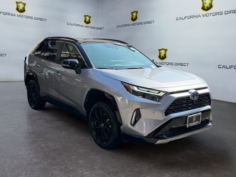Used 2023 Toyota RAV4 XSE AWD/4WD image 5