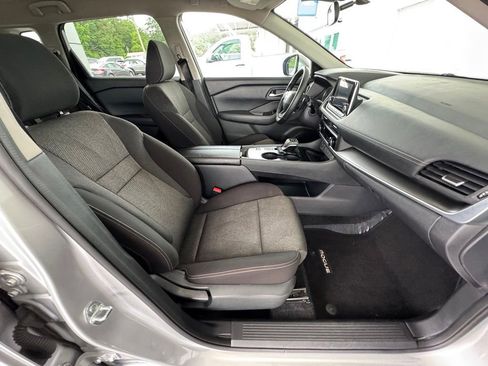 Used 2025 Nissan Rogue SV FWD image 15