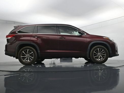 Used 2018 Toyota Highlander XLE AWD/4WD image 24