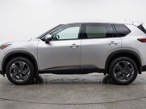 Used 2025 Nissan Rogue SV AWD/4WD image 3