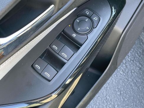Used 2025 Chevrolet Trax LT w/ LT Convenience Package FWD image 17