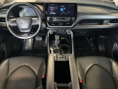 Used 2025 Toyota Grand Highlander FWD image 17