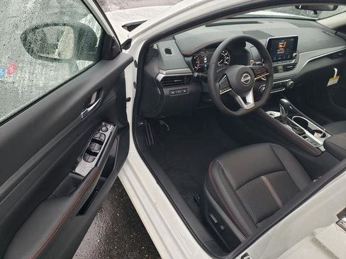 New 2025 Nissan Altima 2.5 SR AWD/4WD image 10