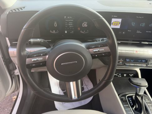 Used 2025 Hyundai Kona SEL FWD image 12