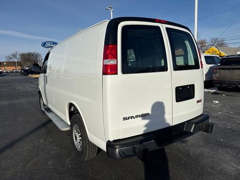 Used 2024 GMC Savana 2500 w/ Driver Convenience Package image 9