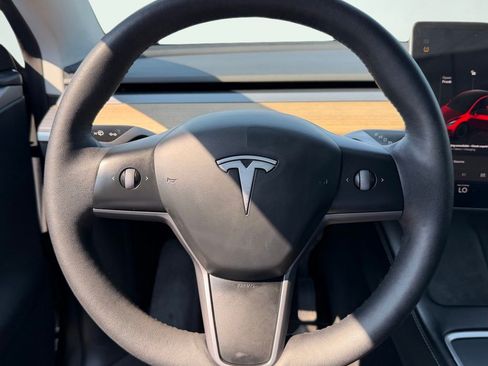 Used 2024 Tesla Model Y Long Range AWD/4WD image 39
