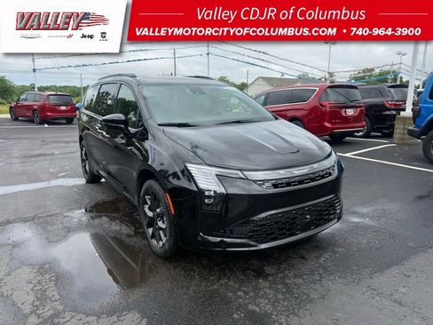 New 2027 Chrysler Pacifica Limited w/ S Appearance Package AWD/4WD image 1
