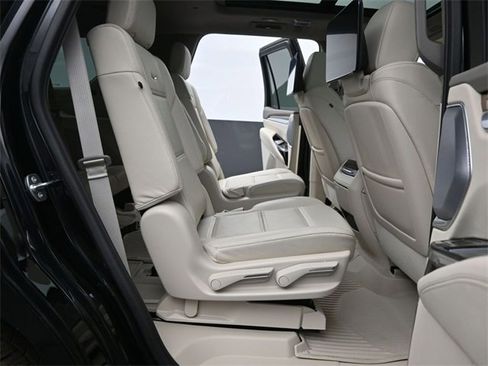 Certified 2025 Cadillac Escalade Premium Luxury Platinum w/ LPO, Floor Liner Package image 16