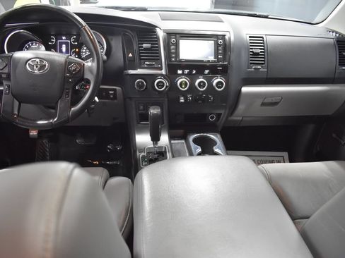 Used 2018 Toyota Sequoia Limited w/ Safety & Convenience Package AWD/4WD image 4