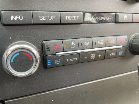 Used 2010 Lincoln MKZ image 26