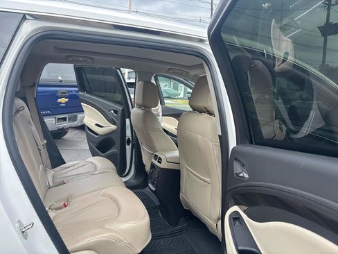 Used 2019 Buick Envision Essence FWD image 12