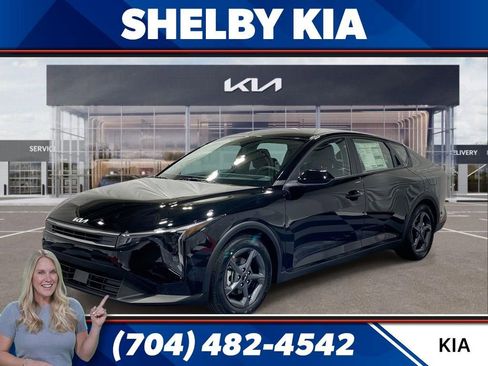 New 2026 Kia K4 LXS image 1