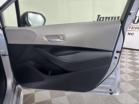 Used 2020 Toyota Corolla LE FWD image 24