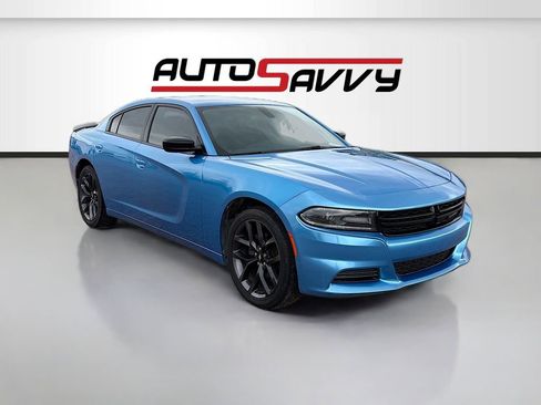 Used 2019 Dodge Charger SXT w/ Blacktop Package RWD image 1