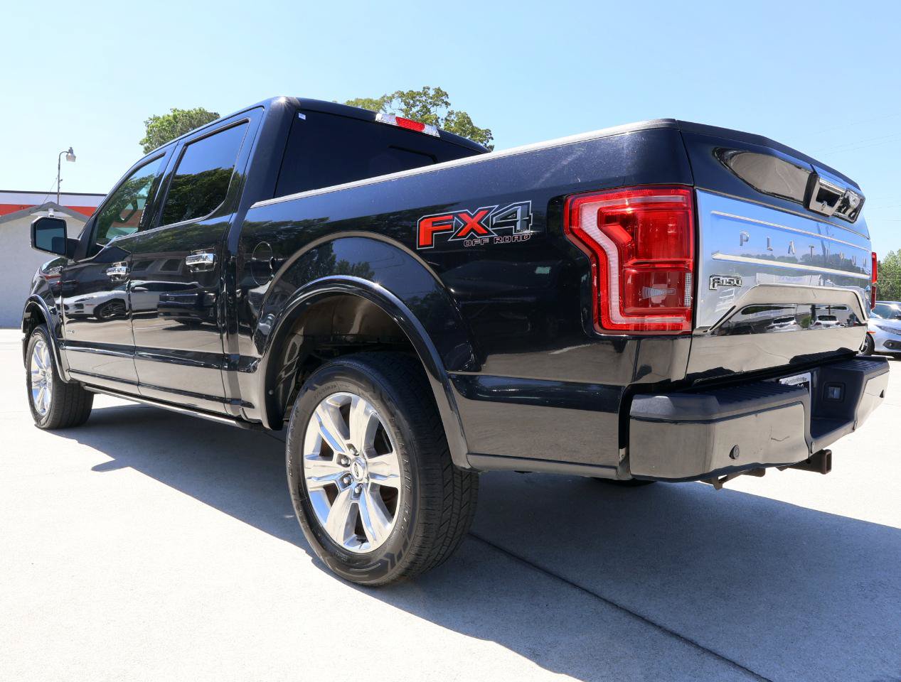Used 2015 Ford F150 Platinum w/ Equipment Group 701A Luxury AWD/4WD image 4