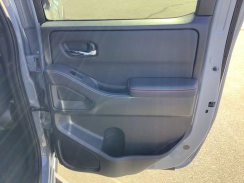 Used 2025 Nissan Frontier PRO-4X AWD/4WD image 33