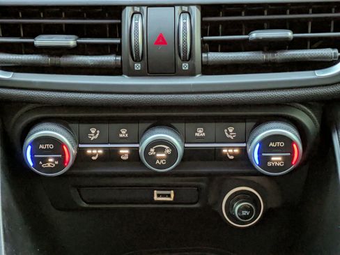 Used 2021 Alfa Romeo Giulia Ti image 18