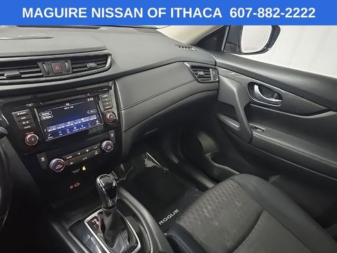 Used 2018 Nissan Rogue SV w/ Sun & Sound Touring Package AWD/4WD image 27