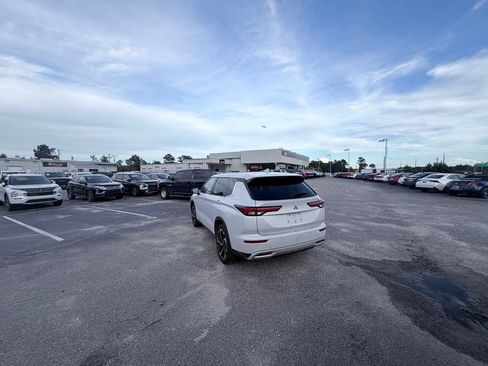 Used 2023 Mitsubishi Outlander SE FWD image 5