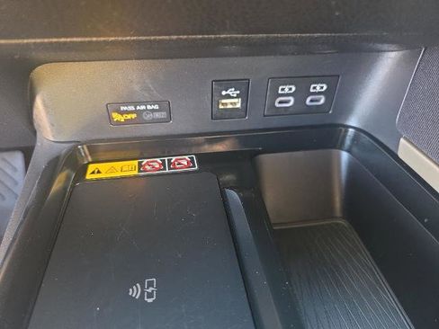 Used 2025 Toyota Camry LE AWD/4WD image 31