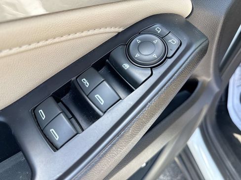 Used 2022 Chevrolet Traverse LT AWD/4WD image 13