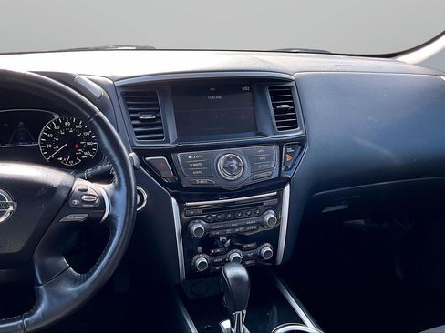 Used 2020 Nissan Pathfinder SV FWD image 6