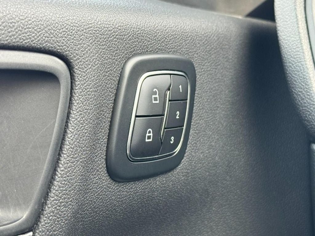 Used 2025 Ford Escape Platinum AWD/4WD image 16