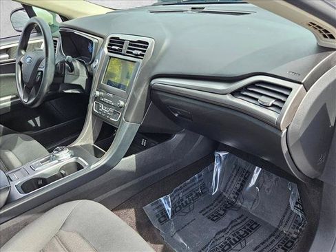 Used 2019 Ford Fusion SE FWD image 22