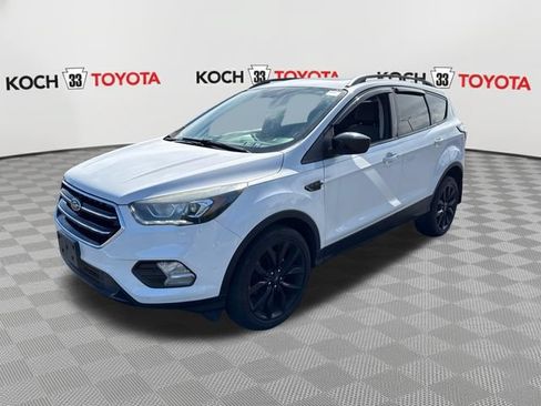 Used 2017 Ford Escape SE w/ Equipment Group 201A AWD/4WD image 3