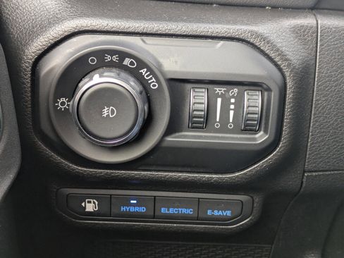 Used 2021 Jeep Wrangler Unlimited Sahara w/ Cold Weather Group image 29