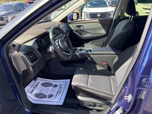 Used 2023 Nissan Rogue SV image 8