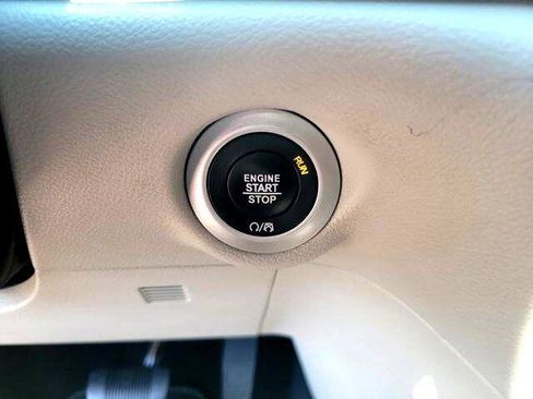 Used 2018 Chrysler Pacifica Touring Plus image 22