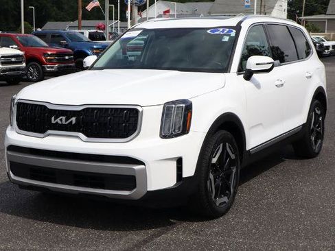 Used 2023 Kia Telluride EX w/ EX Captain's Chair Package AWD/4WD image 14