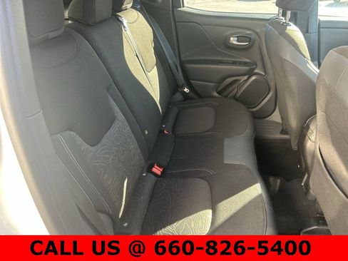 Used 2023 Jeep Renegade Latitude image 10