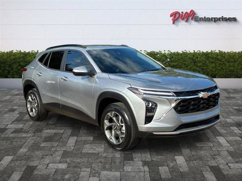 Used 2024 Chevrolet Trax LT w/ Driver Confidence Package FWD image 6