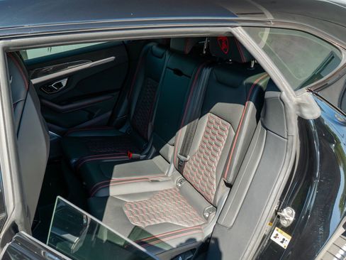 Used 2020 Lamborghini Urus image 49