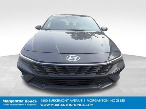 Used 2025 Hyundai Elantra SEL FWD image 2