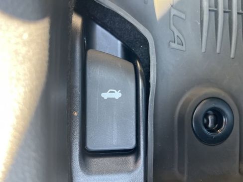 Used 2025 Toyota Corolla LE image 11