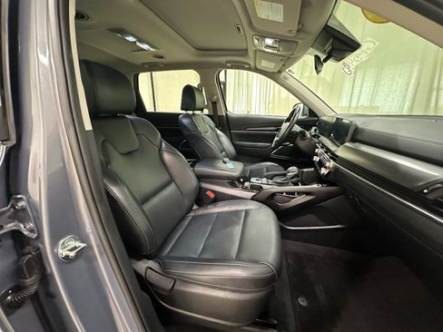 Used 2025 Kia Telluride S FWD image 16