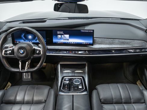 Used 2023 BMW 760i xDrive w/ Executive Package image 5
