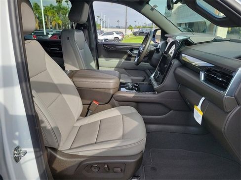 Used 2025 GMC Yukon XL Elevation w/ Technology Package image 19