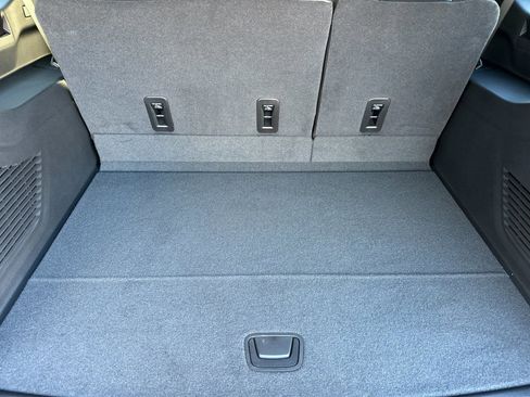 Used 2026 Chevrolet Suburban LT w/ Comfort Package RWD image 18