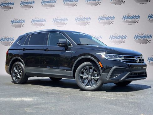 Used 2024 Volkswagen Tiguan SE image 2
