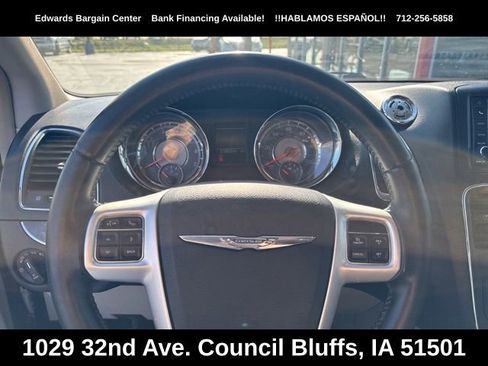 Used 2015 Chrysler Town & Country Touring FWD image 18