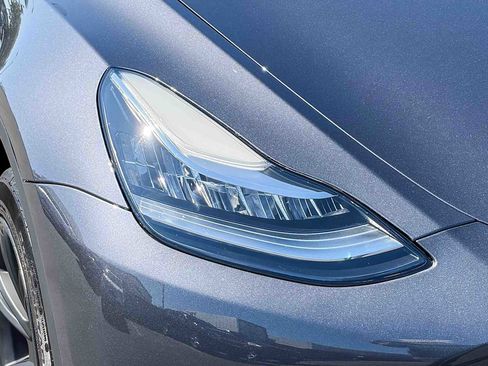 Used 2023 Tesla Model Y Performance image 7