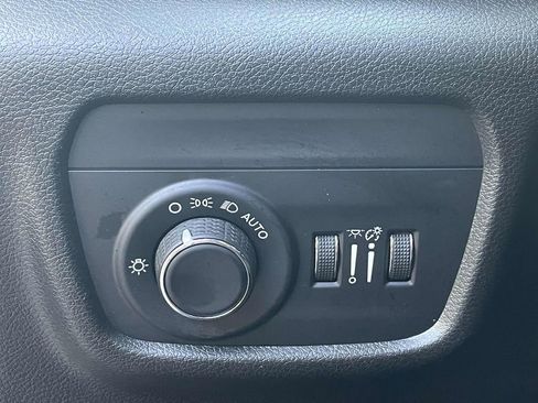 Used 2023 Jeep Grand Cherokee L Laredo image 18