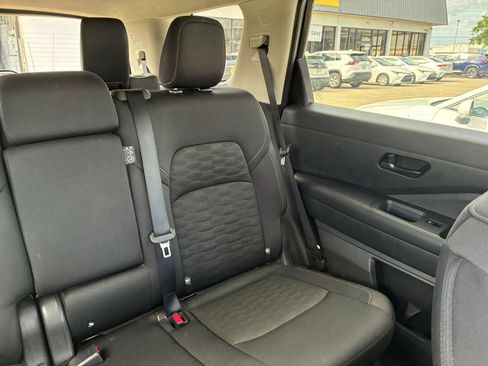 Used 2025 Nissan Pathfinder SV FWD image 35