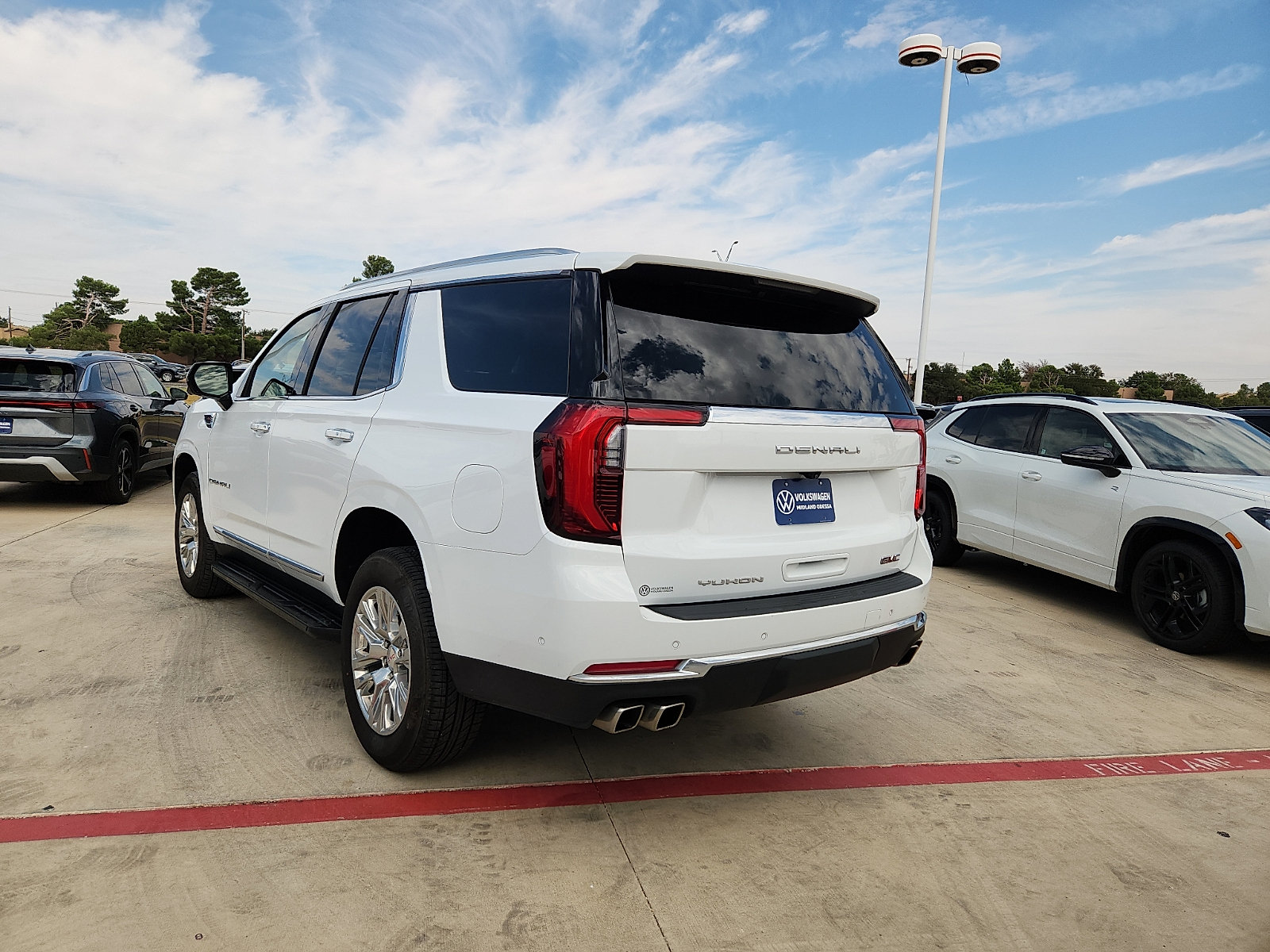 Used 2025 GMC Yukon Denali AWD/4WD image 4