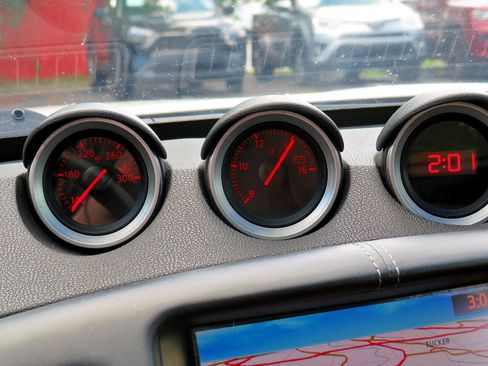 Used 2016 Nissan 370Z Touring image 22