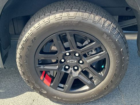 Used 2024 Chevrolet Silverado 1500 RST w/ Redline Edition AWD/4WD image 9